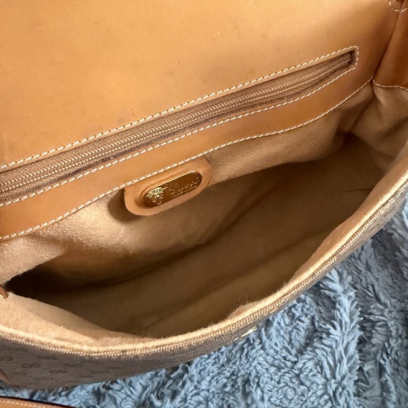 Gucci Vintag Crossbody Bag - Picture 8 of 11